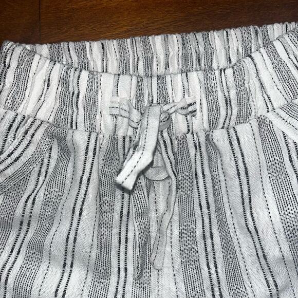 Sienna Sky Small shorts - Picture 3 of 4